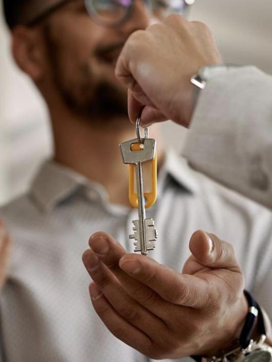 Sale of the apartment through our chain of brokers